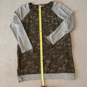 Mystree Women’s Camouflage tunic Sweatshirt with stripe sleeves and side zippers